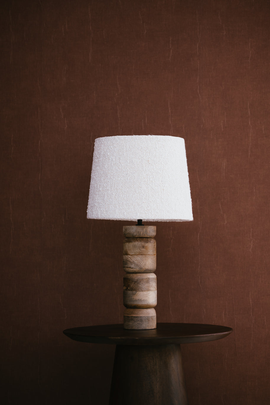 TRENTO tafellamp Mango hout met Boucle kap