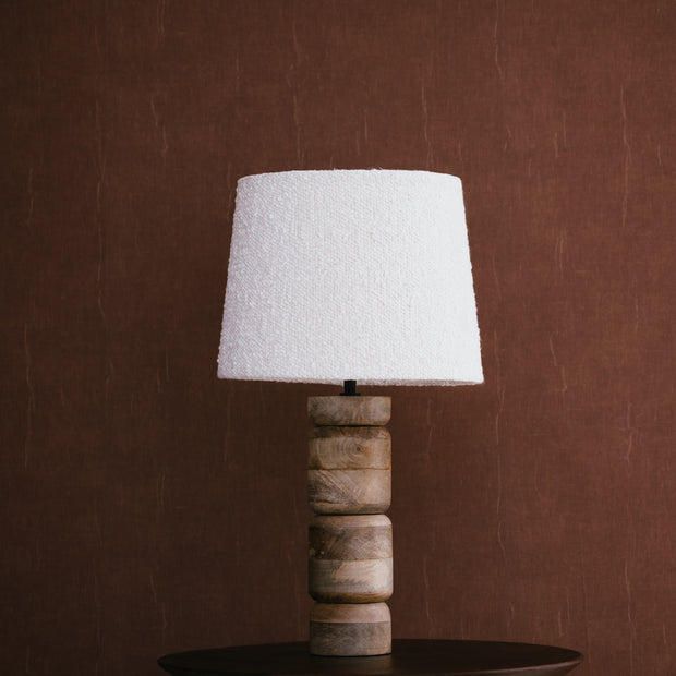 TRENTO tafellamp Mango hout met Boucle kap