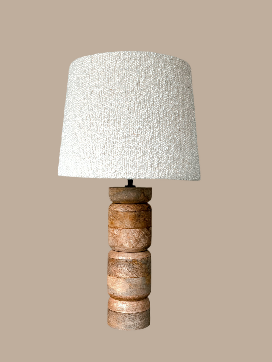 TRENTO tafellamp Mango hout met Boucle kap