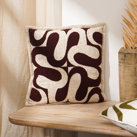 Beige bordeaux kussen met organisch patroon