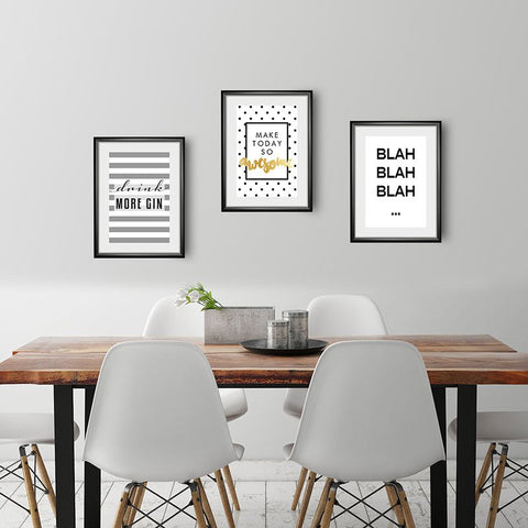 Zwart-witte lijstfoto “Blah!” in houten frame – moderne wanddecoratie van Queence.