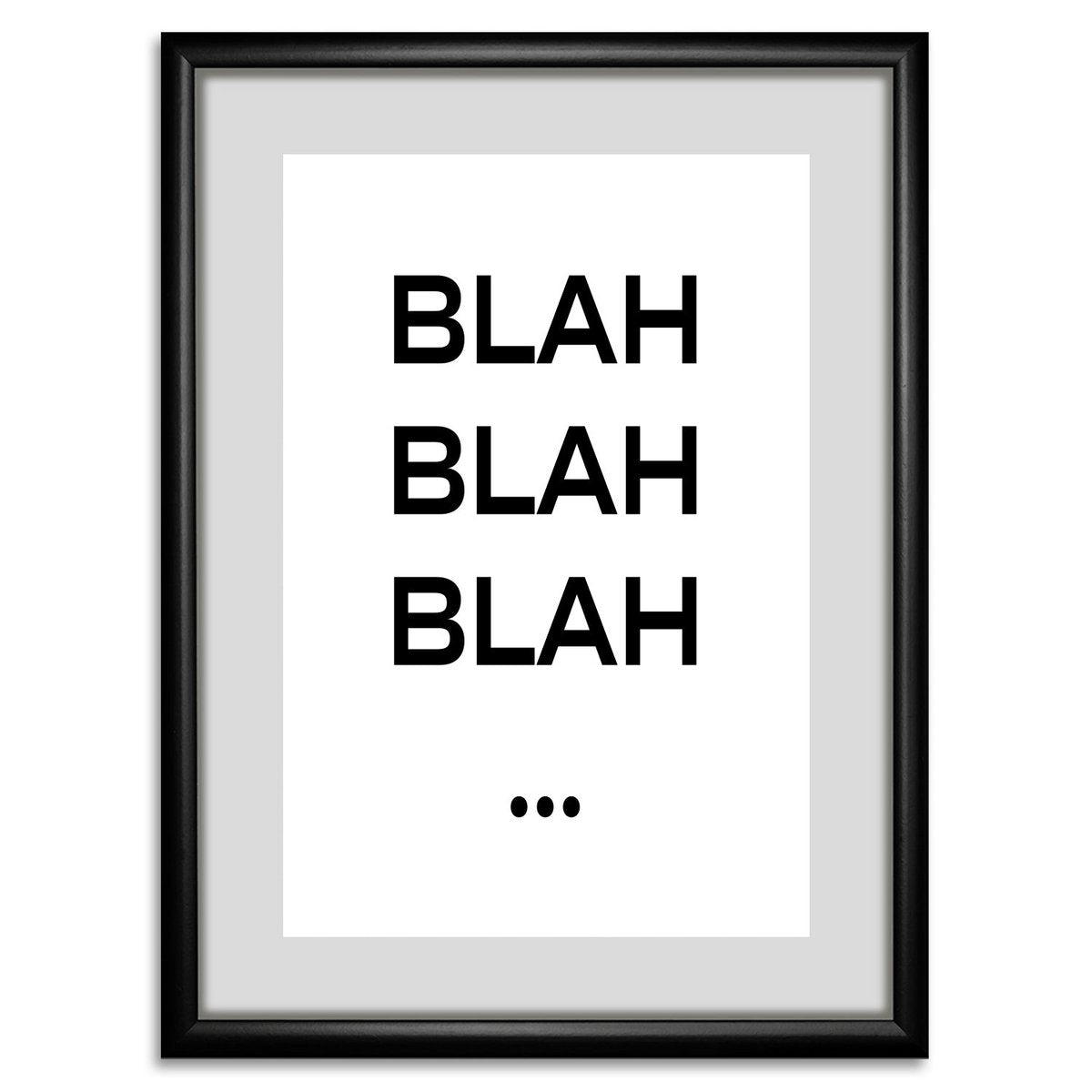 Zwart-witte lijstfoto “Blah!” in houten frame – moderne wanddecoratie van Queence.