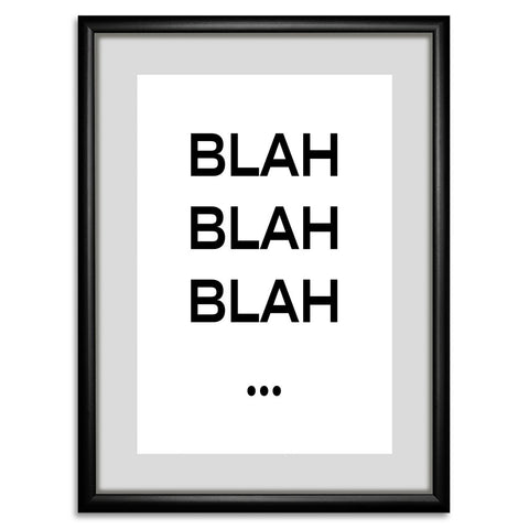 Zwart-witte lijstfoto “Blah!” in houten frame – moderne wanddecoratie van Queence.