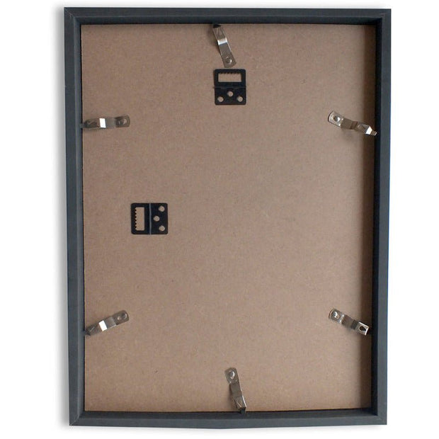 Moderne zwart-witte lijstfoto in houten frame – stijlvolle wanddecoratie van Queence.
