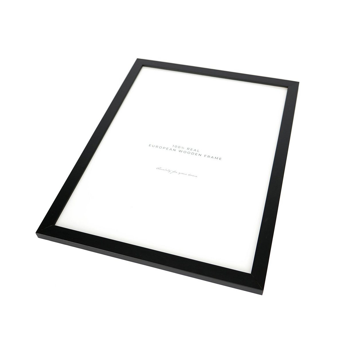 Zwart-witte lijstfoto “Kaarsen en champagne” in houten frame – stijlvolle wanddecoratie van Queence