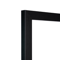 Zwart-witte lijstfoto “Kaarsen en champagne” in houten frame – stijlvolle wanddecoratie van Queence