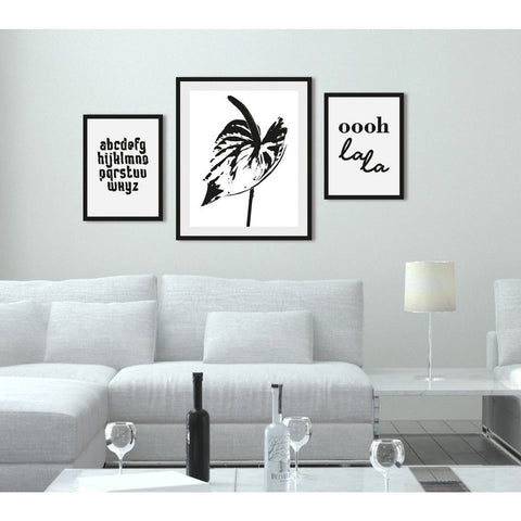 Zwart-witte lijstfoto “Oh La La” in houten frame – stijlvolle wanddecoratie van Queence.