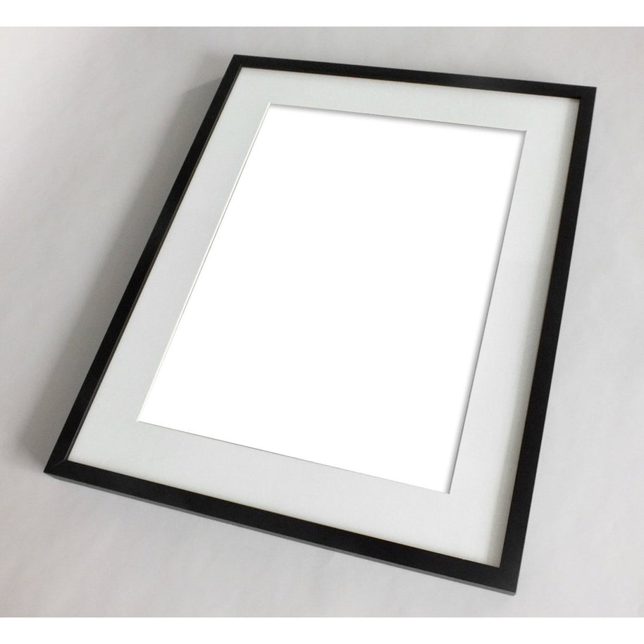 Zwart-witte lijstfoto “Wijn niet?” in houten frame met glas – stijlvolle wanddecoratie van Queence.