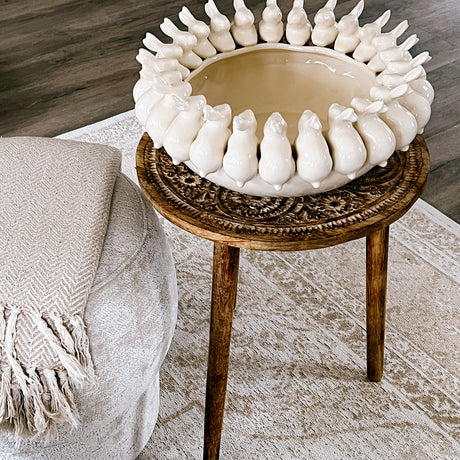 Grote paas schaal van aardewerk met konijnen creme