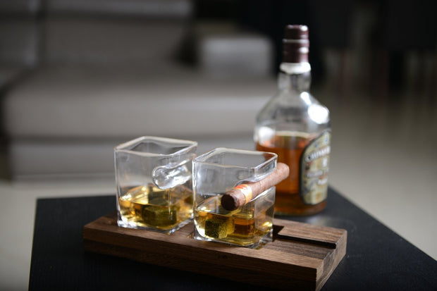 Whiskey glazen set met houten steun inclusief 4 keramische stenen ijsblokjes 