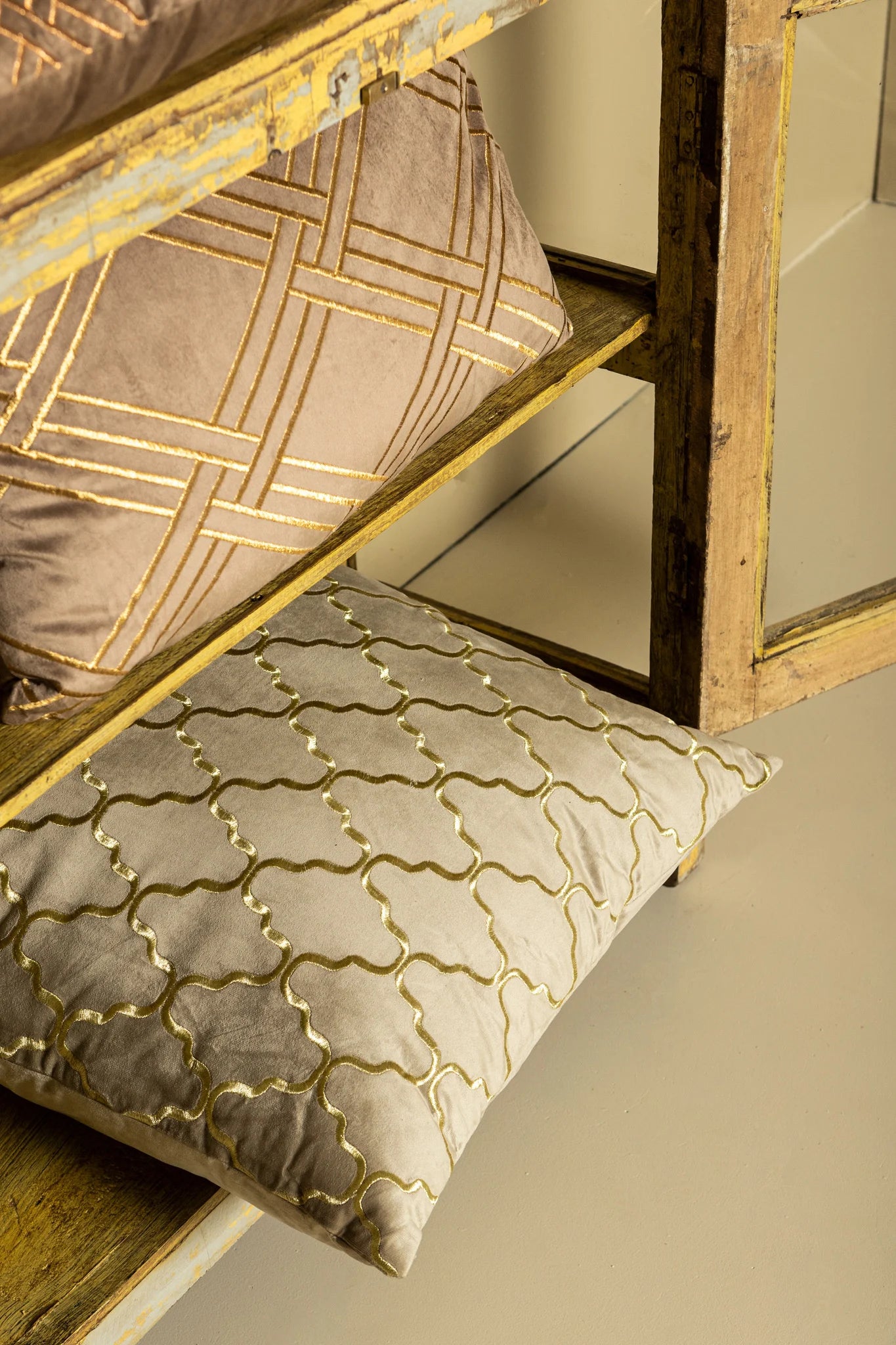 PTMD Kussen Lizze Beige Velvet Embroidery 45 x 45