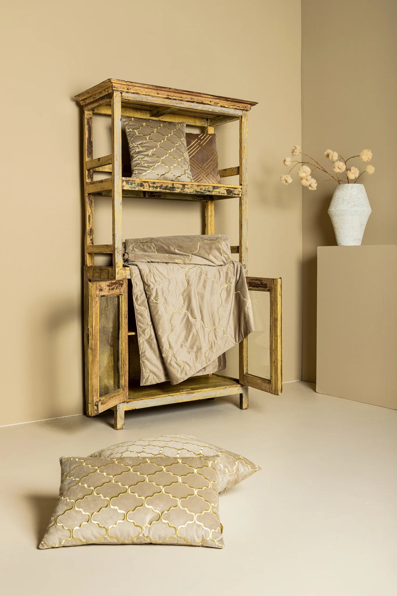 PTMD Kussen Lizze Beige Velvet Embroidery 45 x 45